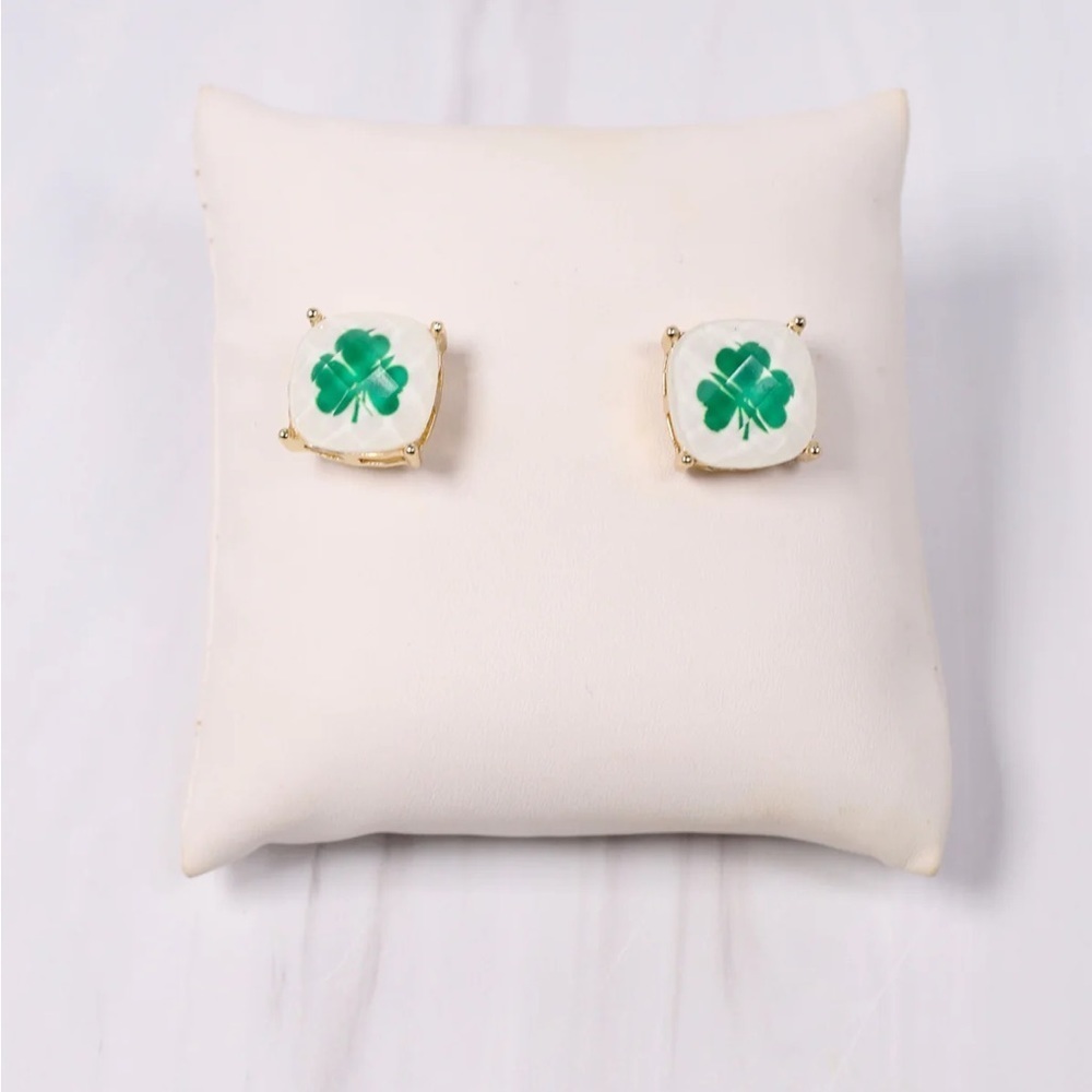 Shamrock stud earrings • NWT
